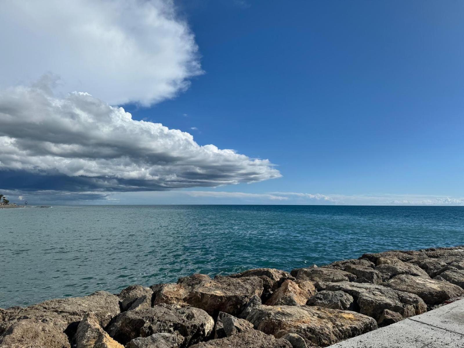 Brisas Del Mar Villa Caleta De Velez Bagian luar foto